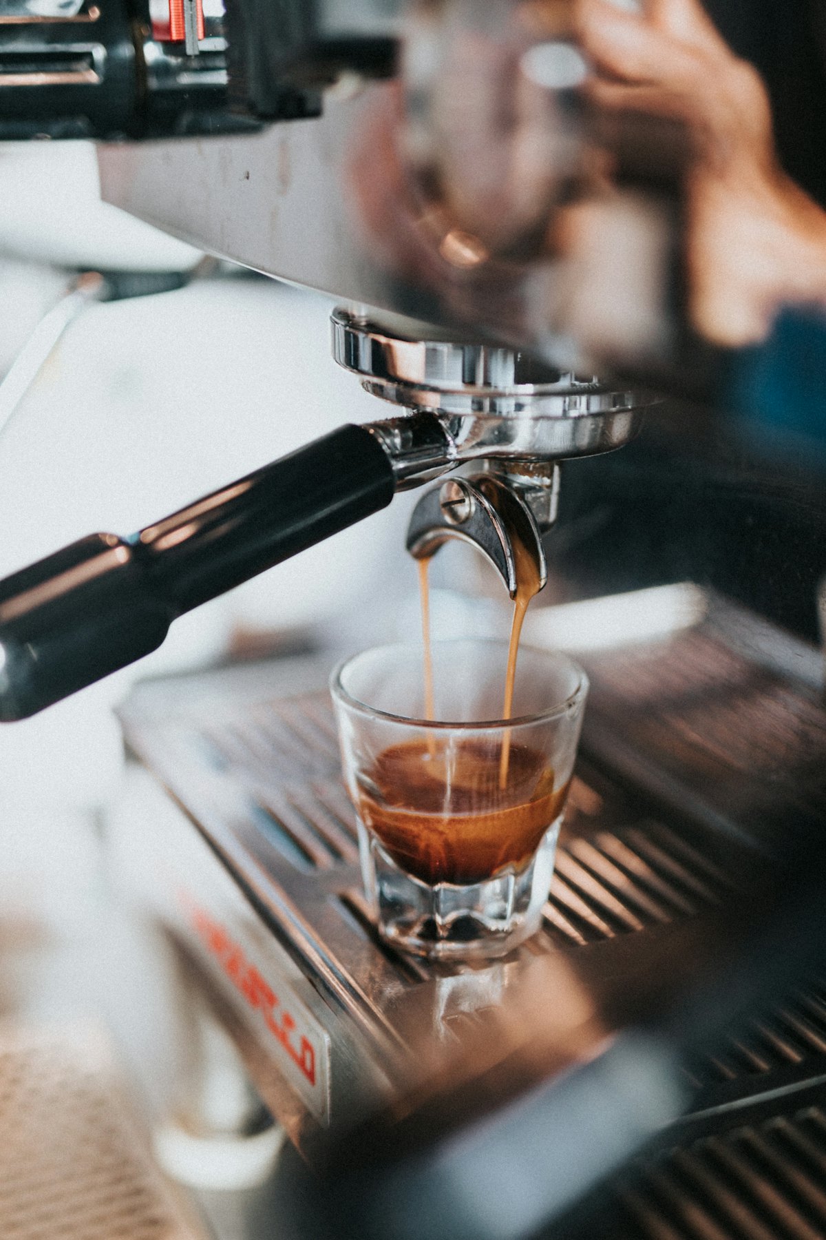 Entretien machine à café à grain : nettoyage et détartrage